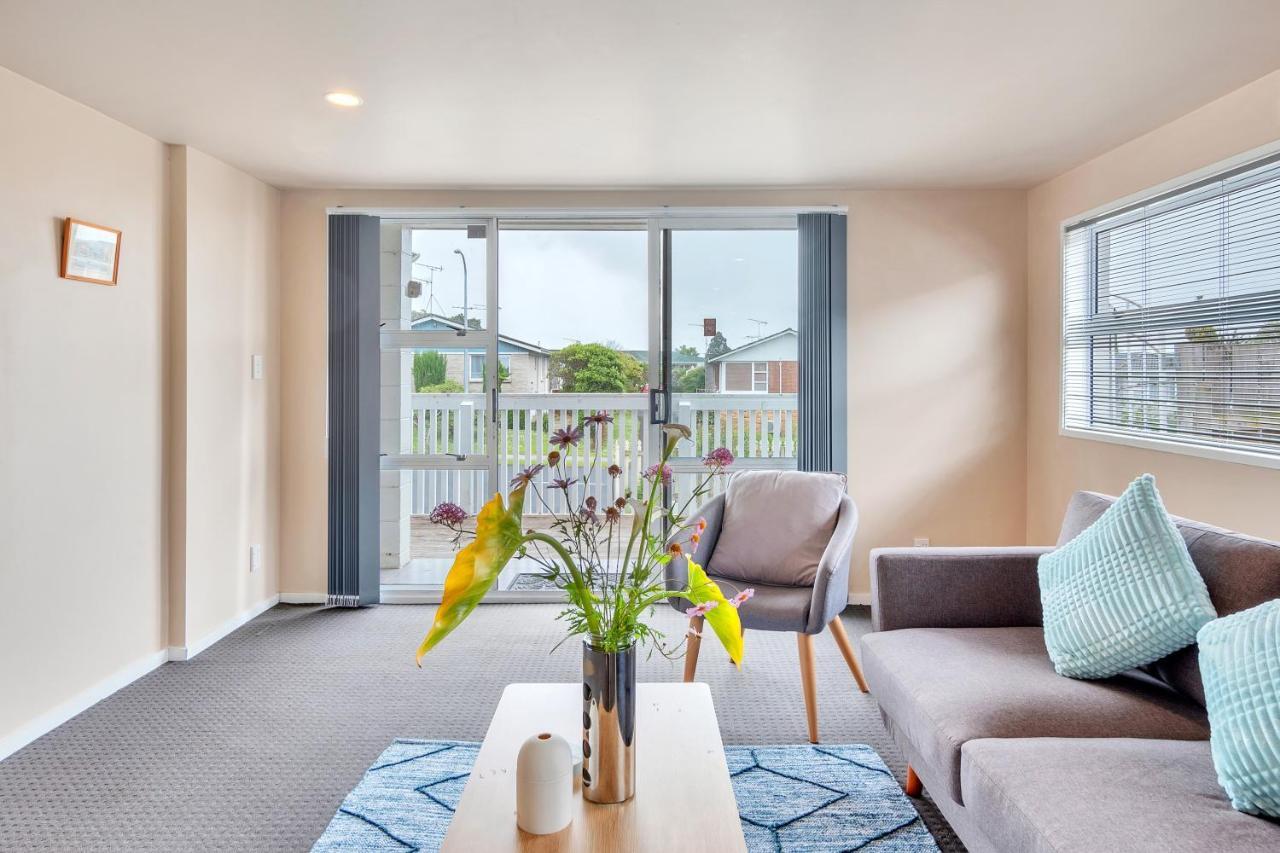 Sunny Side Getaway With Parking And Aircon Villa Auckland Exterior photo